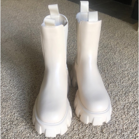 NWOT chunky chelsea boots - Picture 2 of 7